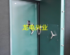 云南某部庫房一框兩門槍彈庫門，制作安裝完成啦！配雙人電子指紋密碼鎖，須二人同時在場才能打開庫門