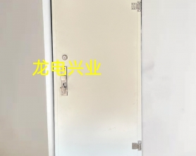 兵器室雙層防護門  含內(nèi)外門 鎖具配置：內(nèi)門加裝電子密碼、指紋(面部)識別門禁系統(tǒng)等雙人互控防盜鎖具，具備兩人同時操作方可開啟功能，做法符合GJB2805B-2021軍械倉庫防盜技術(shù)要求制作